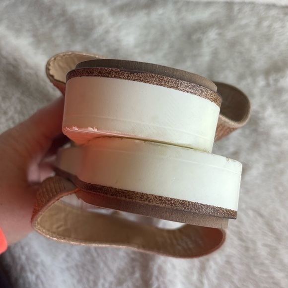 Xoxo Dorcie lightweight thong strap sandals - Picture 7 of 8